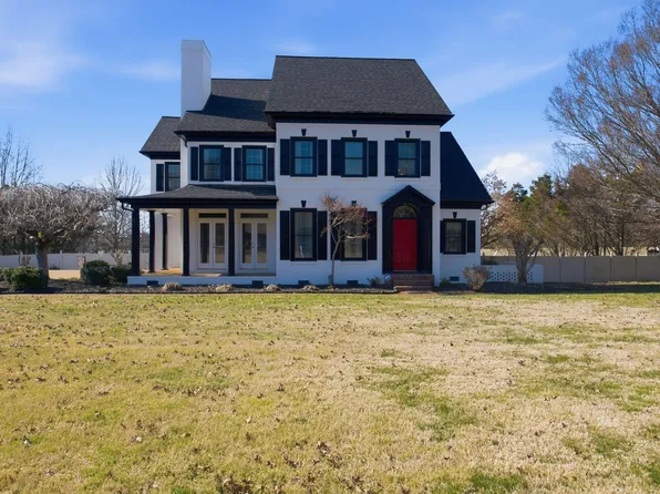 111 Chadwick Farms Dr, Fayetteville, TN 37334