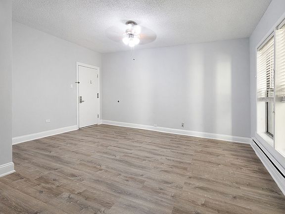 3rd image of 4520 N Clarendon Ave APT 209