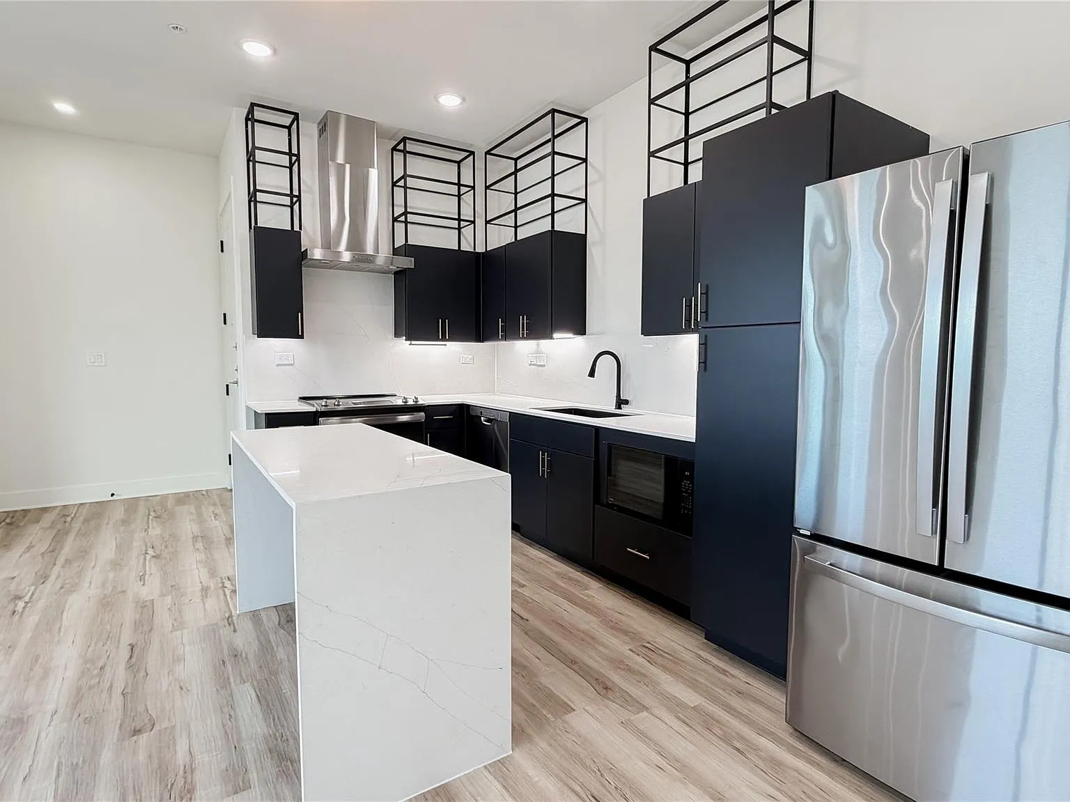 2 bed, 2.0 bath, 1027 sqft, $1,750 — Photo 4
