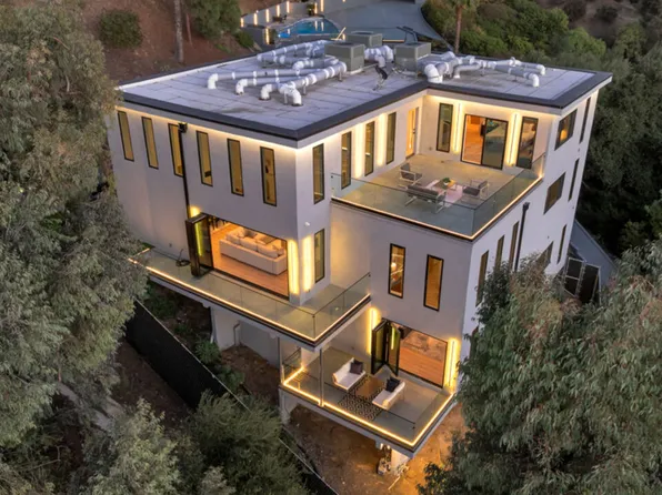 7966 Mulholland Dr, Los Angeles, CA 90046