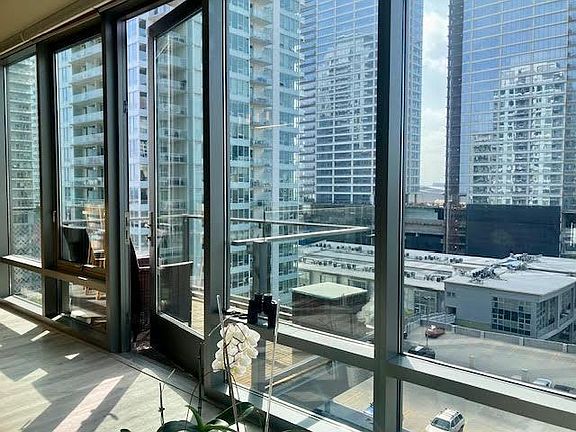 2nd image of 1100 S Hope St APT 1208