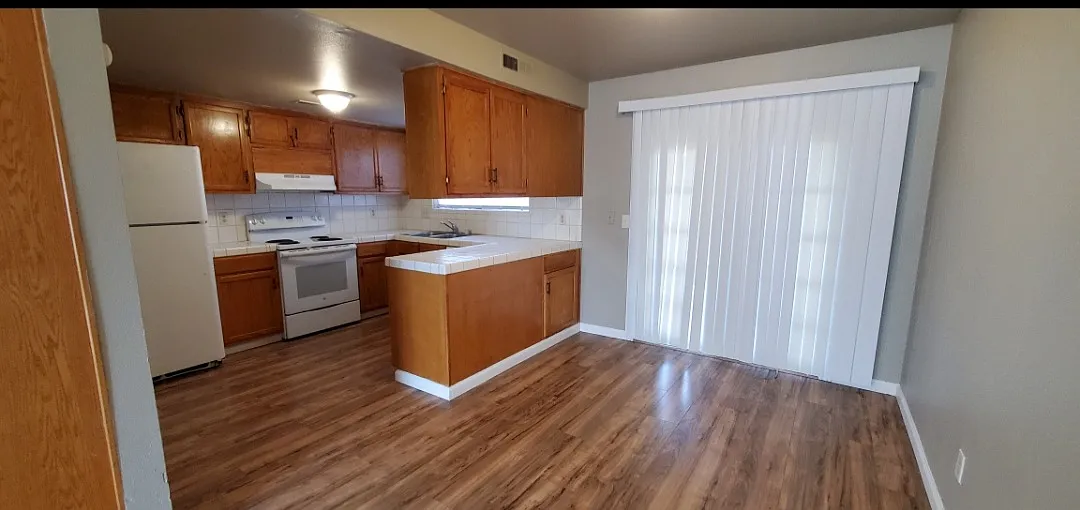 2 bed, 1.5 bath, 972 sqft, $1,500 — Photo 3