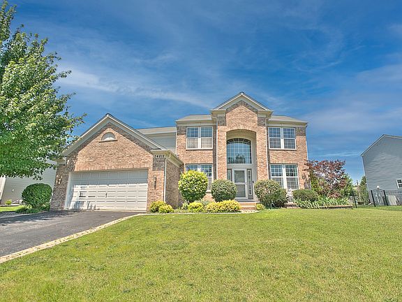 3rd image of 24818 Newberry Way