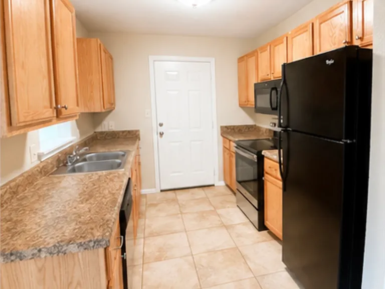 2709 Donna Ct — Photo 4