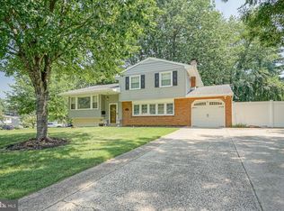 2 Dartmouth Dr, Delran, NJ 08075