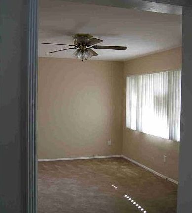 Livingroom/fan/carpet
