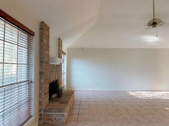 5th image of 3302 S Briar Knoll Dr