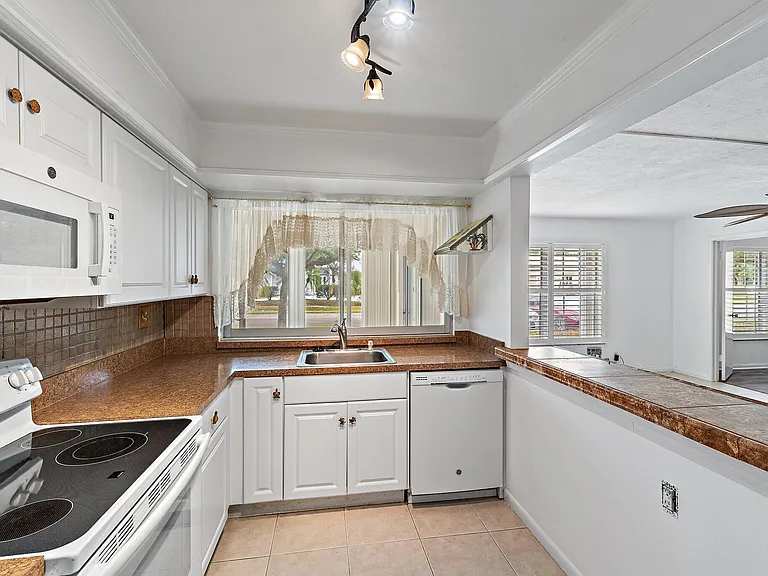 5570 Tamberlane Cir #131 — Photo 12