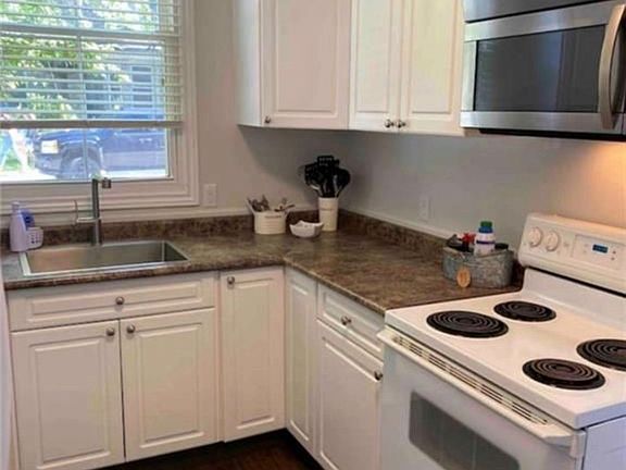 3rd image of 615 Talbot St