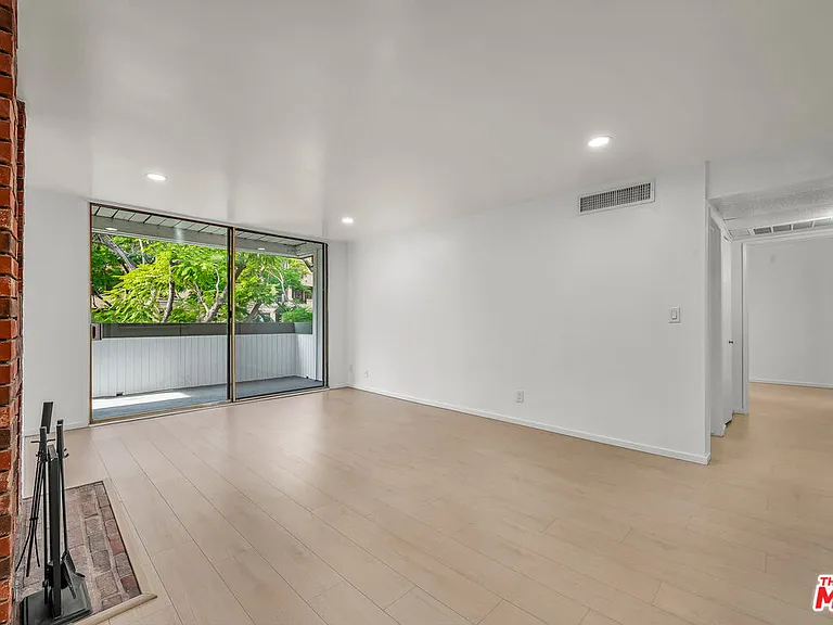 406 N Oakhurst Dr #202 — Photo 6