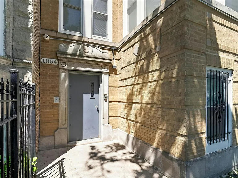 1854 S Central Park Ave #1852-2E — Photo 7