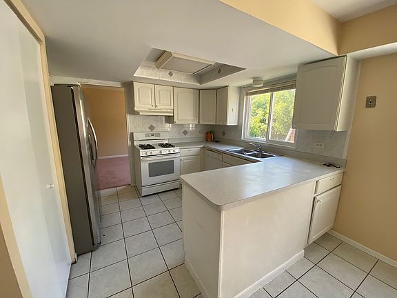 5th image of 790 Stonehurst Dr