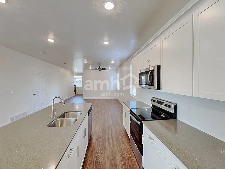 2624 W 3340 S — Photo 3