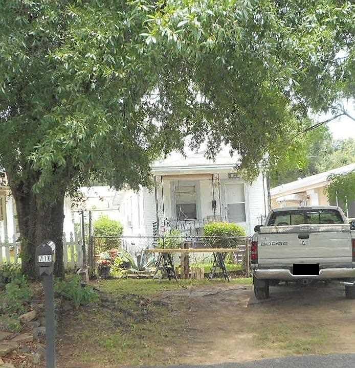 1st image of 716 N 10th Ave