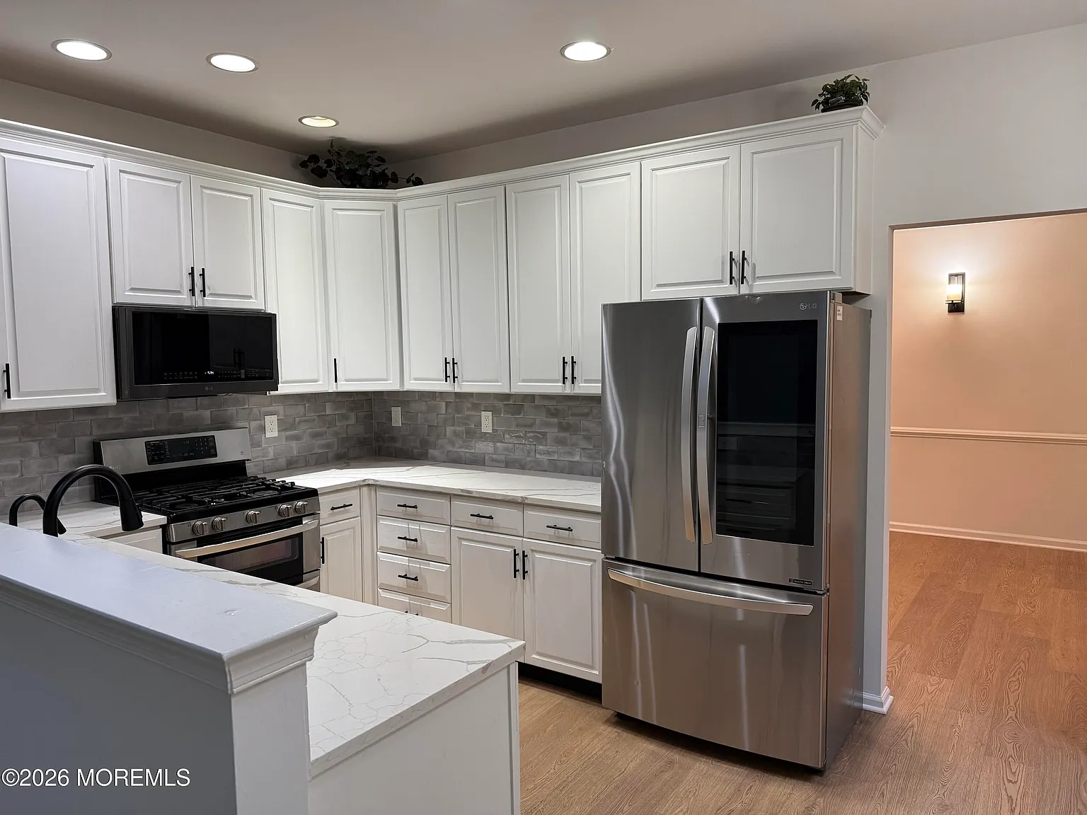 3 bed, 2.5 bath, 1984 sqft, $3,900 — Photo 3