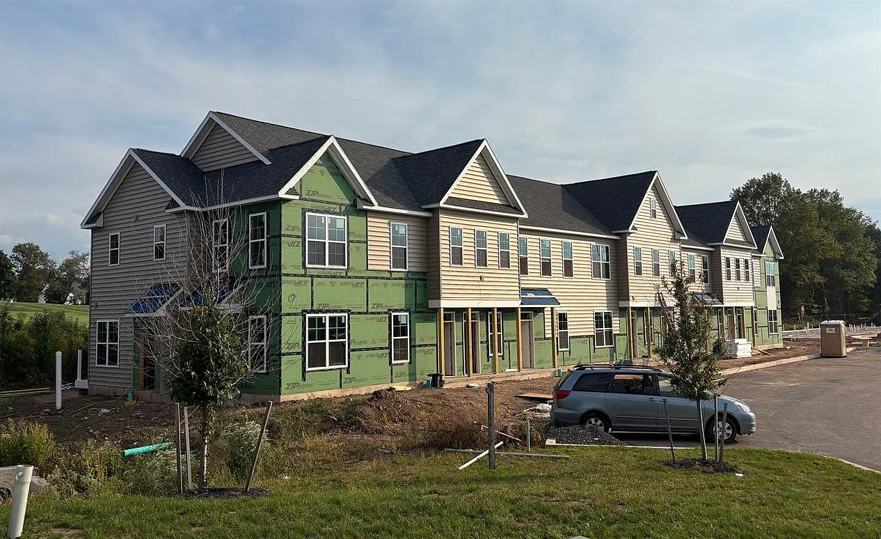 Barron Court — Photo 1