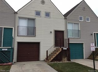 5695 Fox Hill Dr, Sterling Heights, MI 48310
