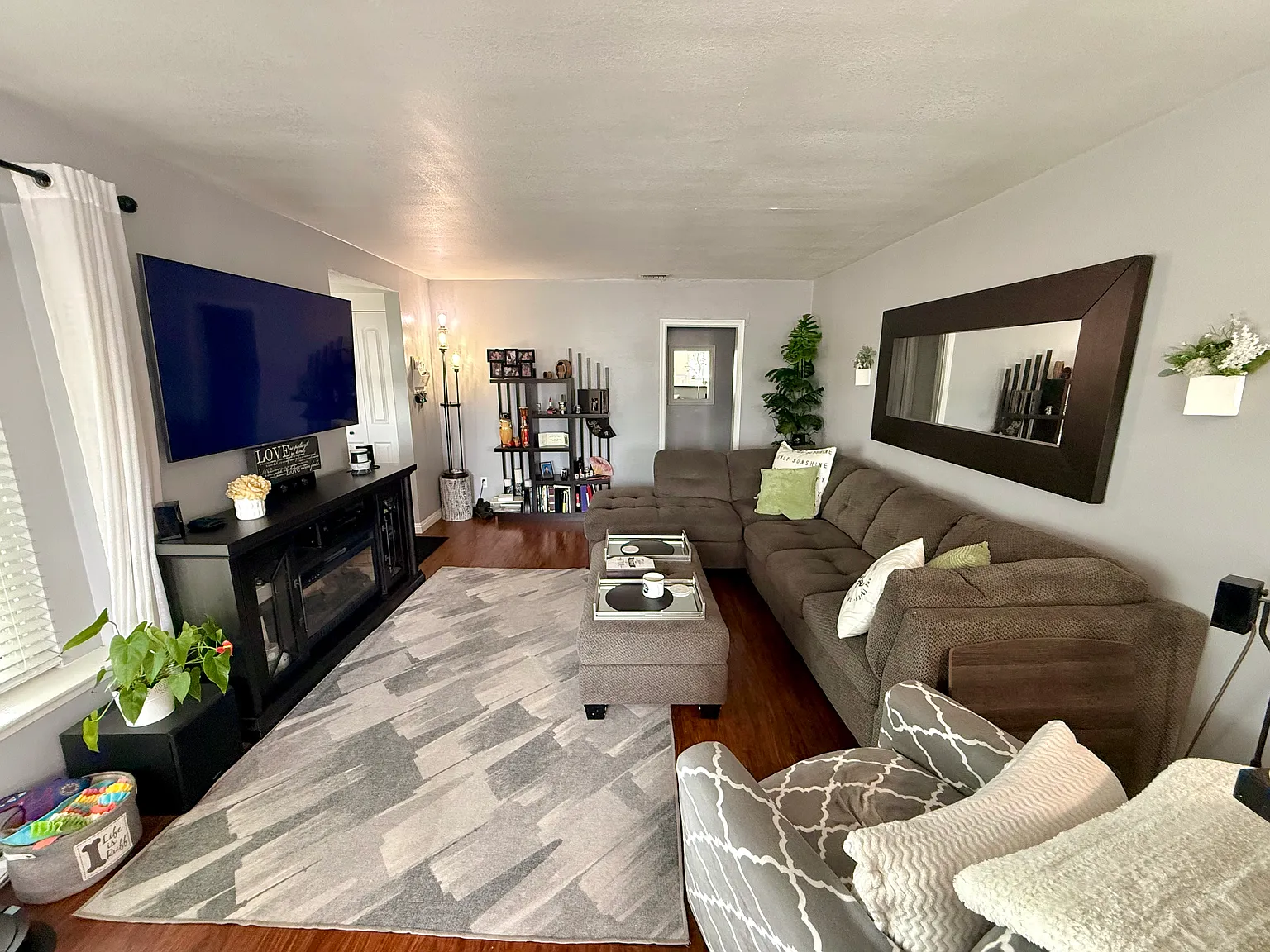 3 bed, 1.5 bath, 1118 sqft, $3,625 — Photo 2