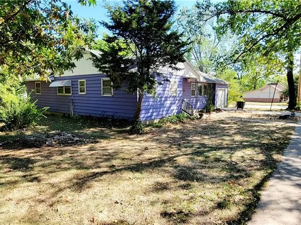 1220 Osage St, Humboldt, KS 66748