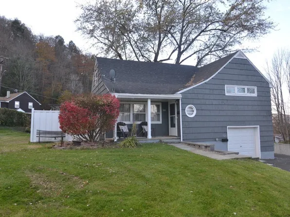 524 Winston Dr, Vestal, NY 13850