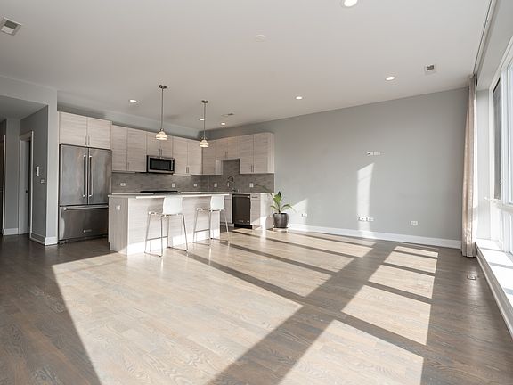 3rd image of 1625 N Clybourn Ave #3