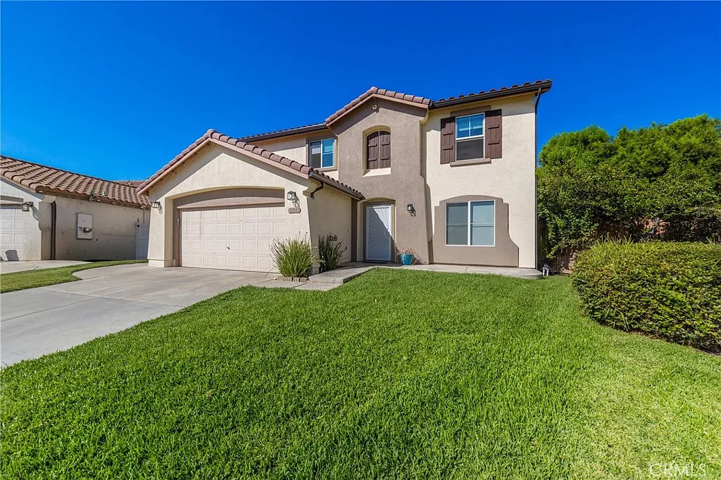 4 bed, 2.5 bath, 2459 sqft, $3,750 — Photo 1