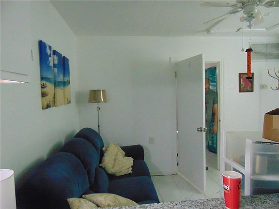 3rd image of 2109 N Woodlawn Ave #D