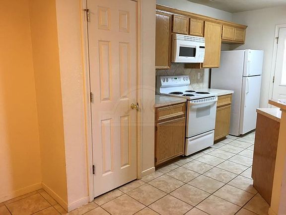 4th image of 1206 Nicholas Cir APT B