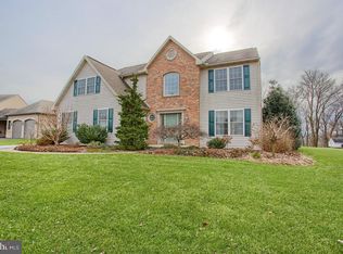 312 Pleasant View Dr, Douglassville, PA 19518