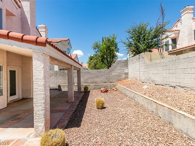 9712 Peacock Hill Cir — Photo 65