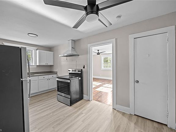 5th image of 1509 Waverly St APT B