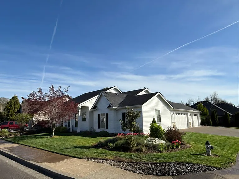 798 SE Guy Ln — Photo 1