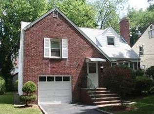 251 Pine St, Teaneck, NJ 07666