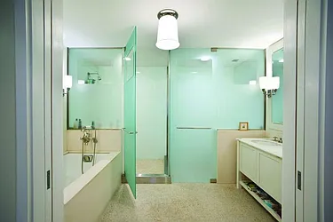 Rented by La Seven Inc.