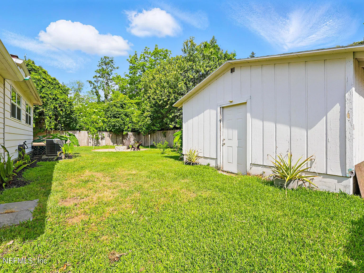 4 bed, 2.0 bath, 1902 sqft, $2,200 — Photo 4