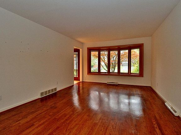 5th image of 5719 Shady Hollow Ln