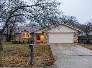 3045 Steve Dr, Hurst, TX 76054