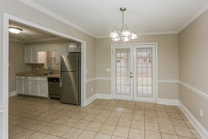 506 Stockton Cv — Photo 4