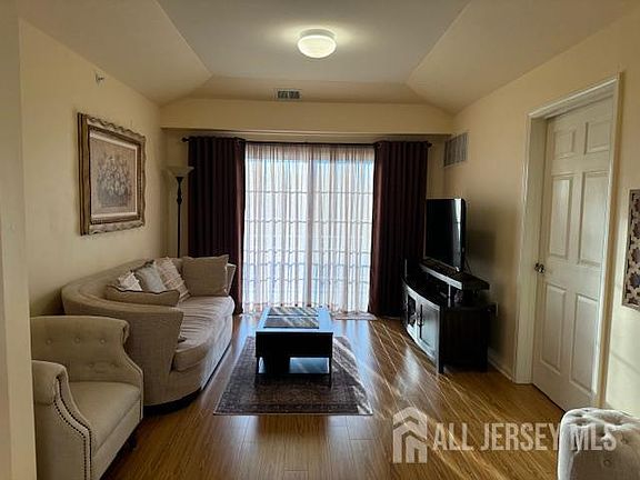 5th image of 71 Liddle Ave