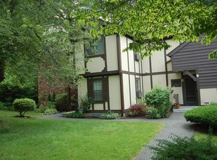 1 Derby Ct, Brookfield, CT 06804