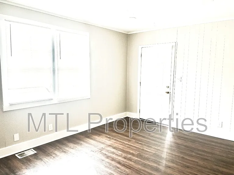 2239 Center St — Photo 11