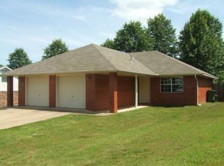 2422 W Gum St, Rogers, AR 72758