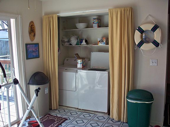 5th image of 241 Bryanwood St