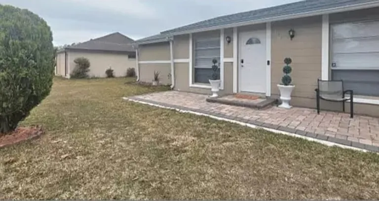896 Florida Pkwy — Photo 1