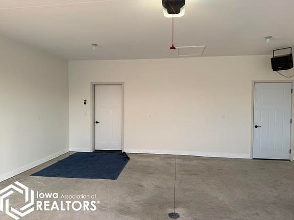 3rd image of 1506 Creekside Dr