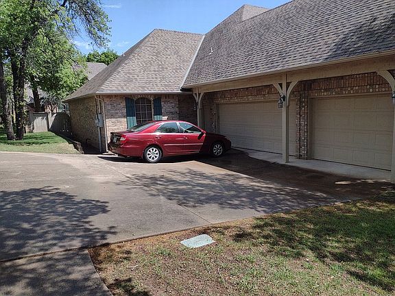 Oversized 3 Car Garage