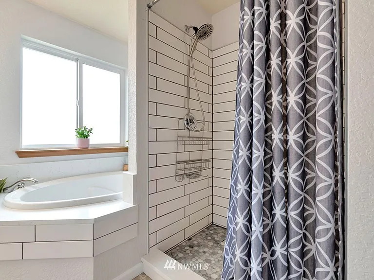 1106 Villanova St NE — Photo 18