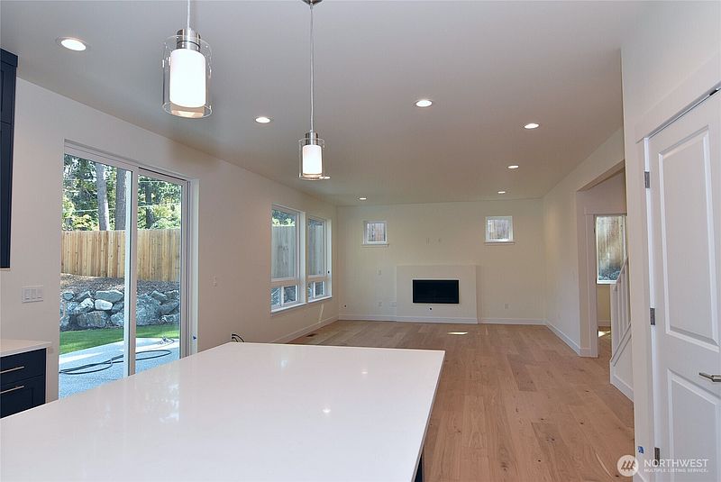 4th image of 1126 Whidbey Street