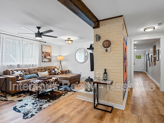 5th image of 840 Lemont Dr Unit B