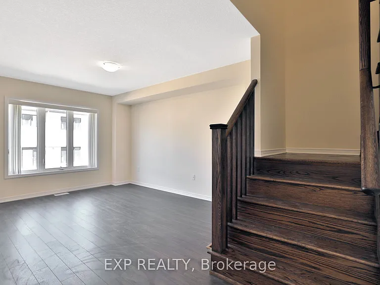 7 Pagebrook Cres — Photo 5